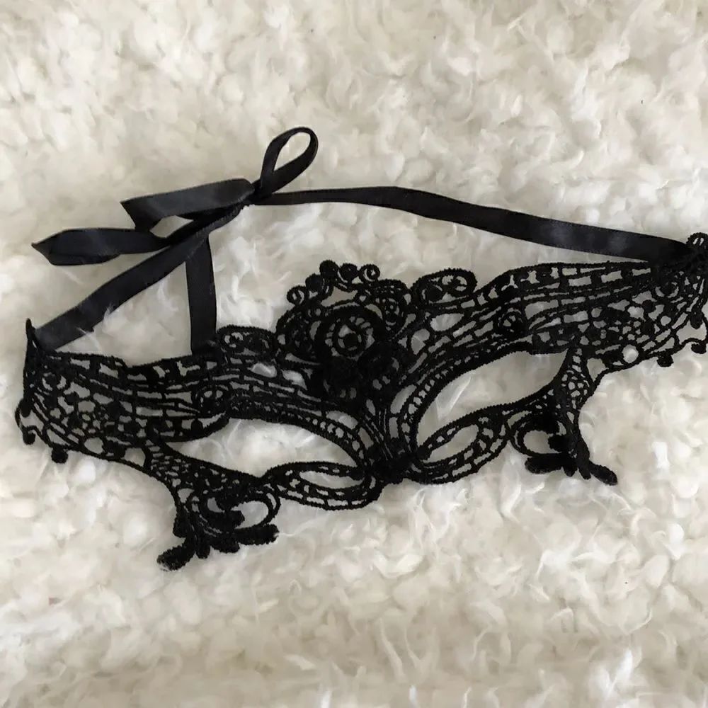 MWT Black Lace Halloween mask. One size